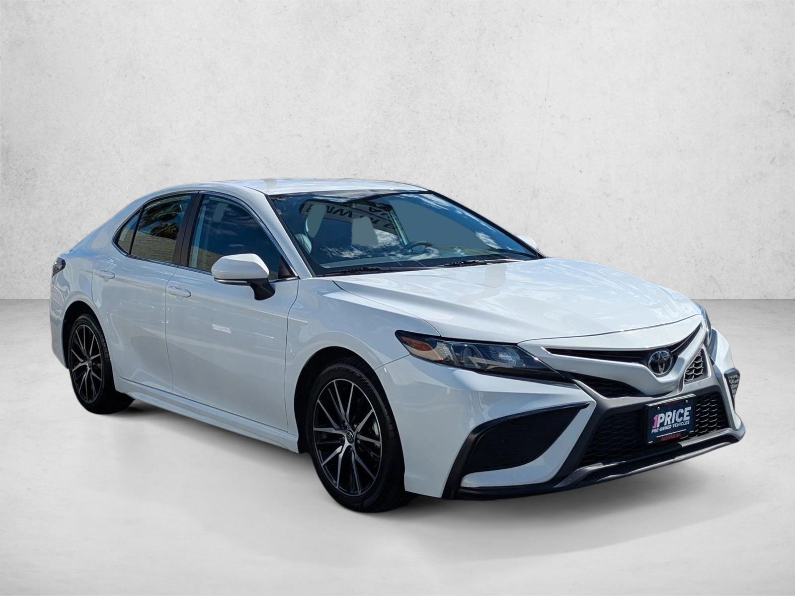 2023 Toyota Camry SE photo 3