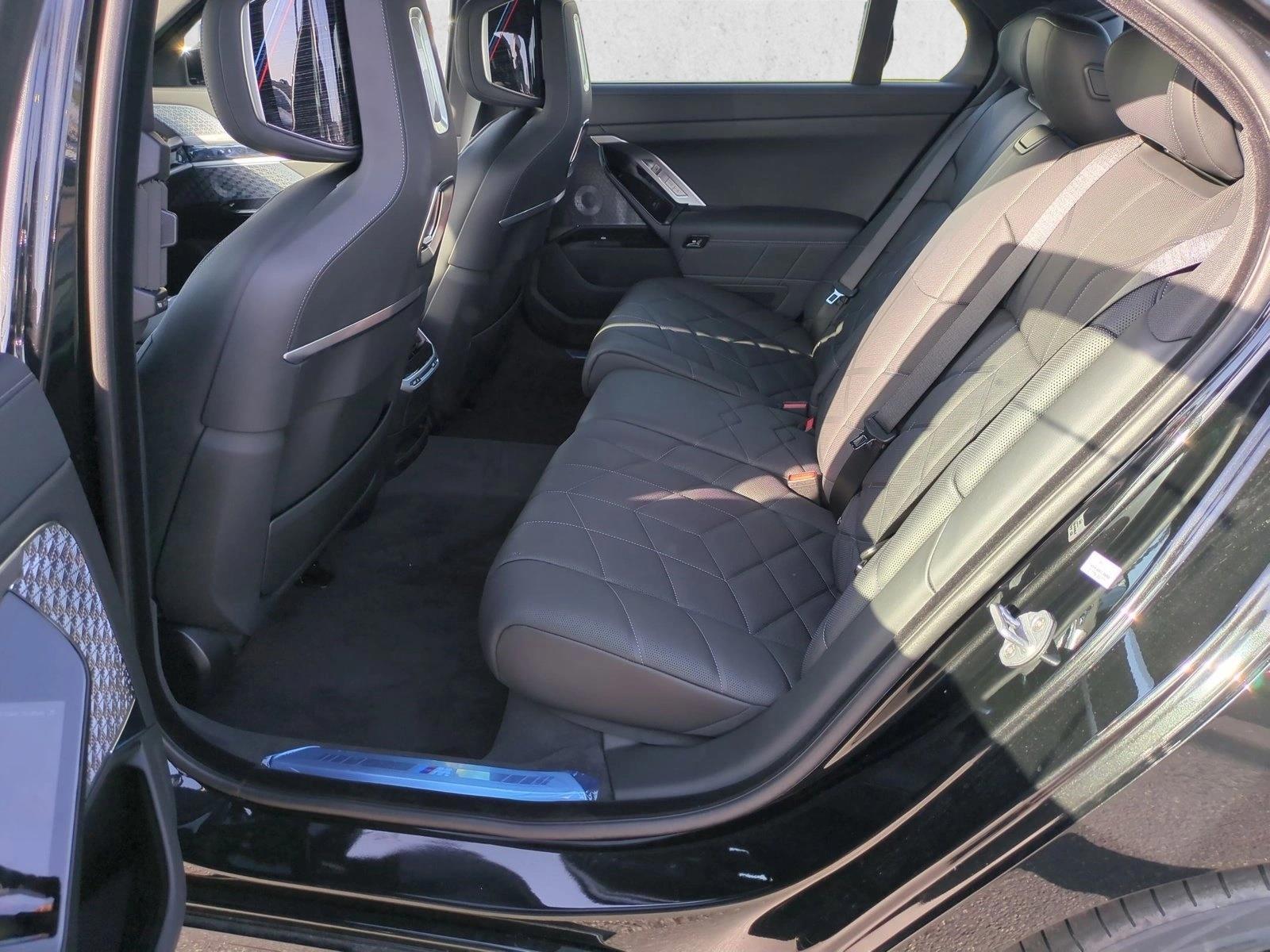 2025 BMW i7 60 - Photo 16