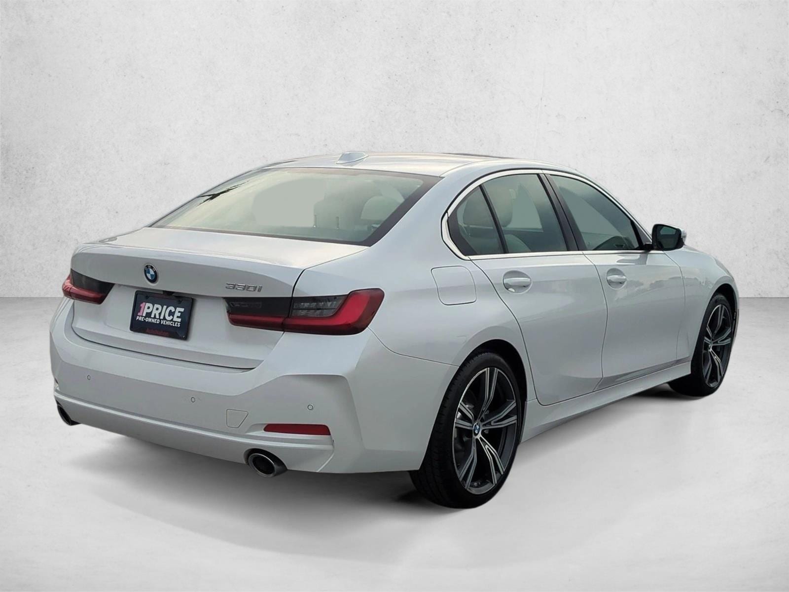 2024 BMW 330i photo 4