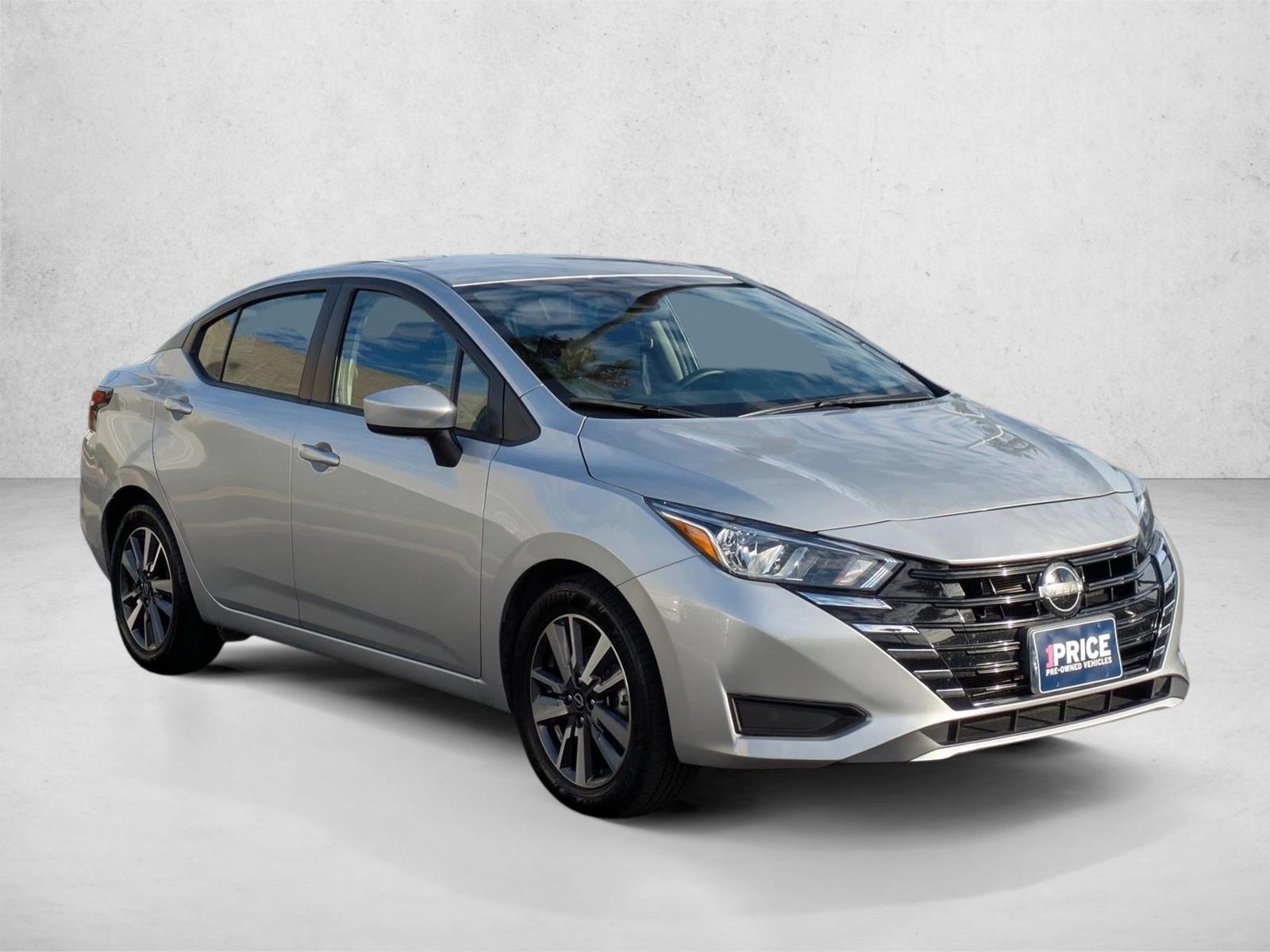 2024 Nissan Versa 1.6 SV photo 3