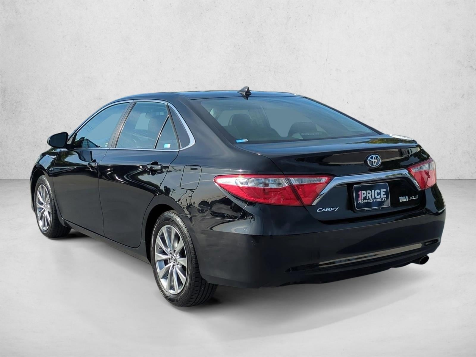 2015 Toyota Camry Hybrid XLE photo 3