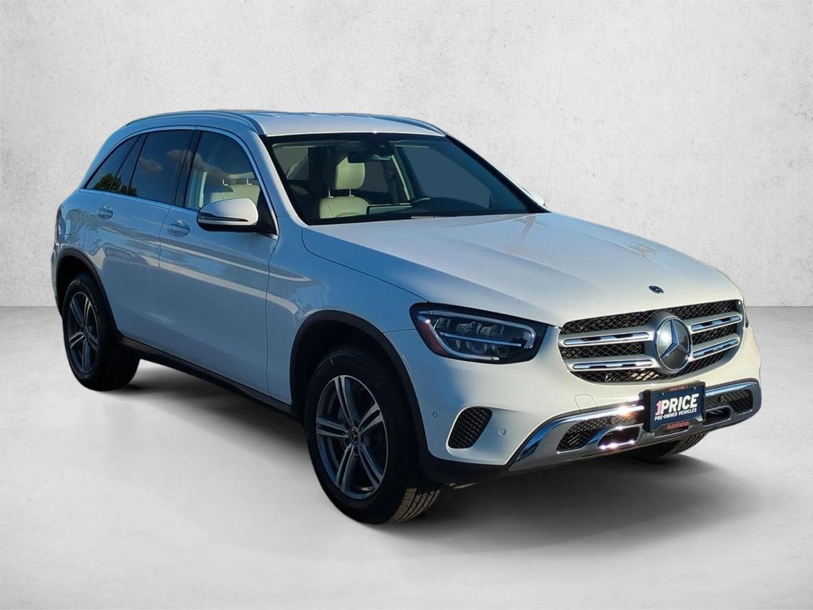 2021 Mercedes-Benz GLC 300 photo 2
