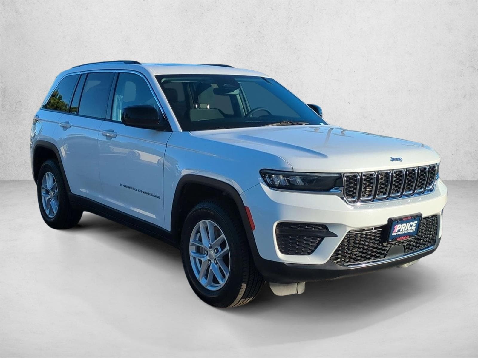 2023 Jeep Grand Cherokee Laredo photo 2