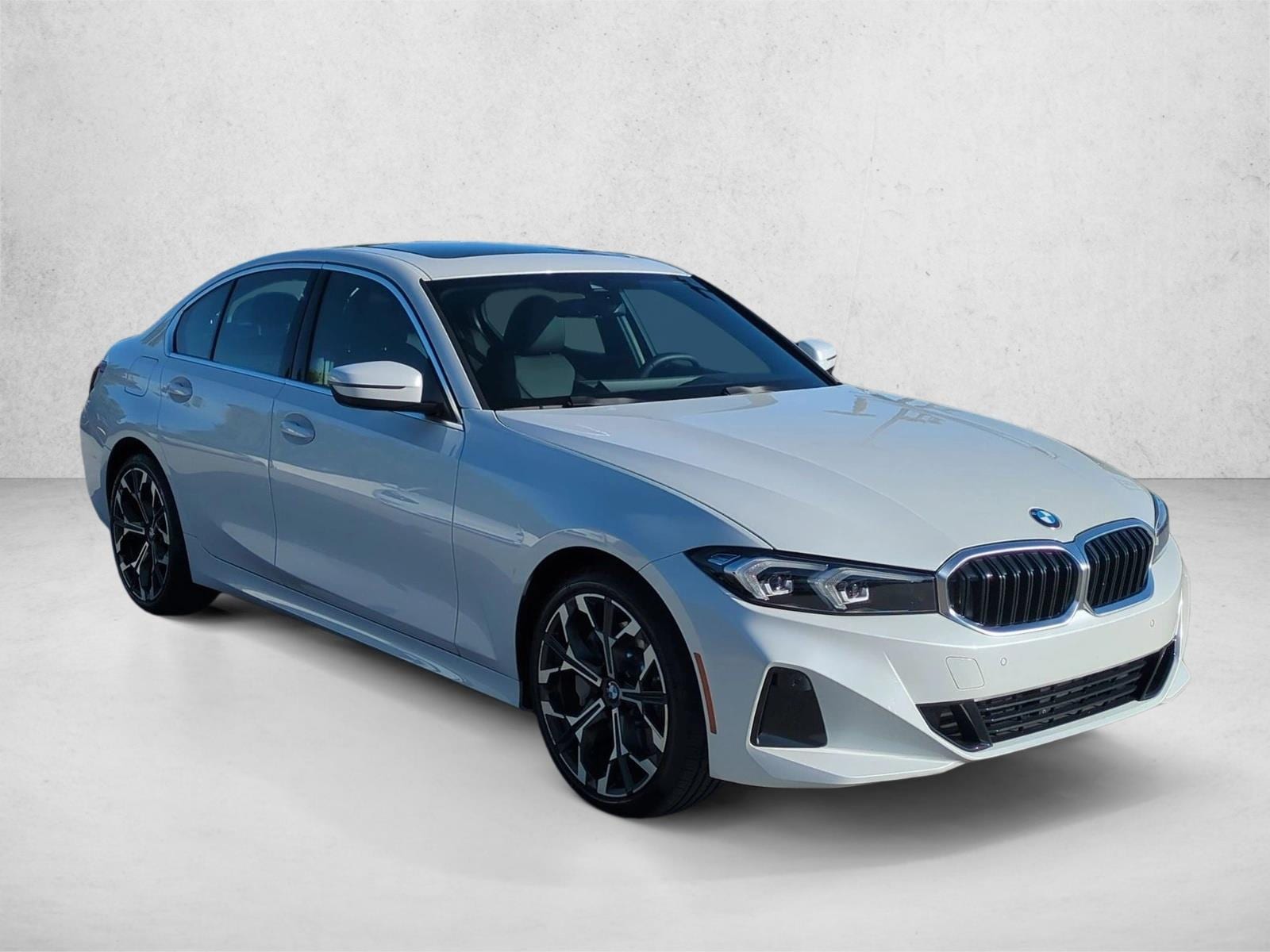 2025 BMW 330i photo 2