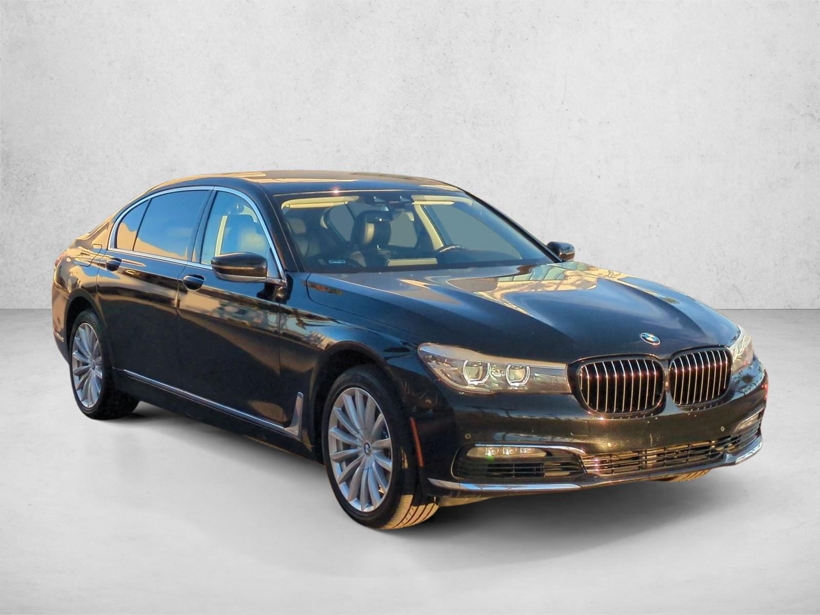 2017 BMW 740i photo 2