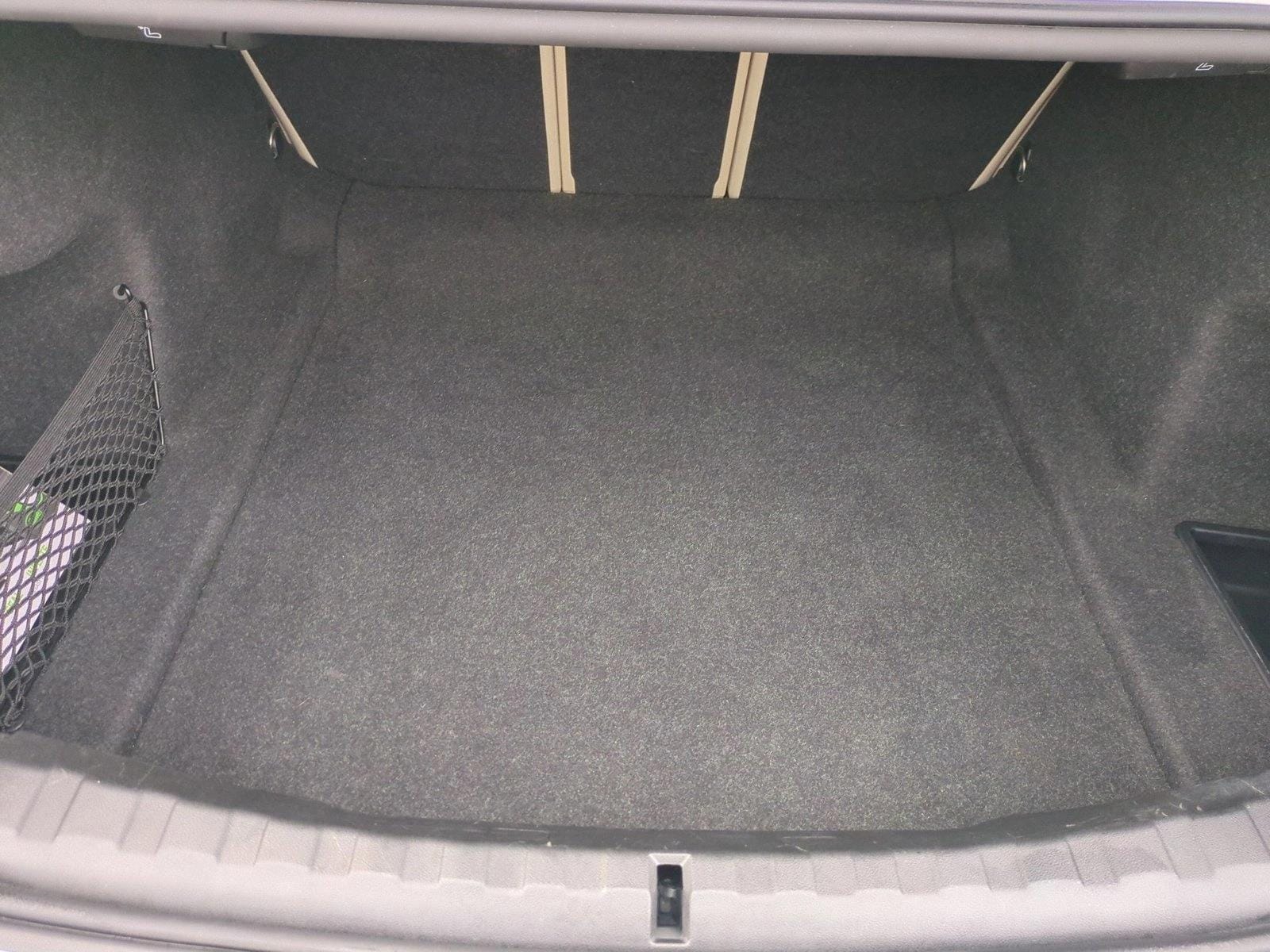 2024 BMW 330i photo 5