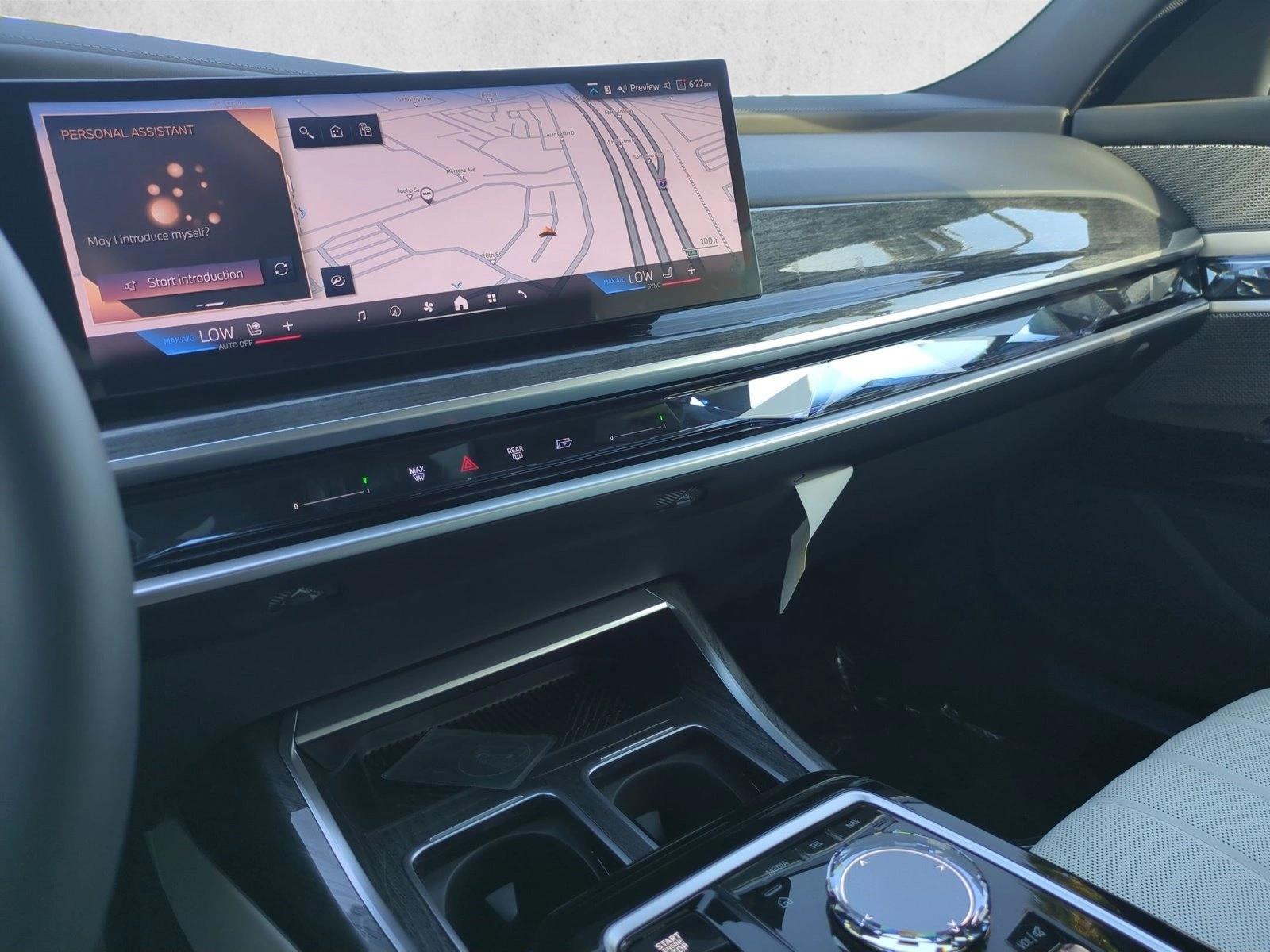 2025 BMW 7 Series 760i - Photo 12