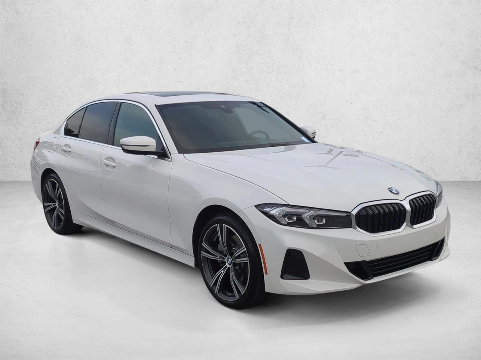 2024 BMW 330i photo 2