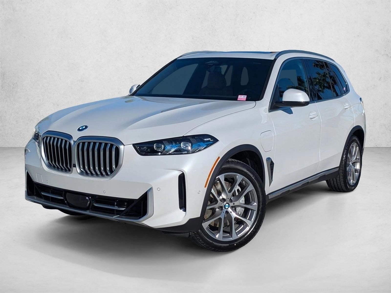 2026 BMW X5 50e's photo