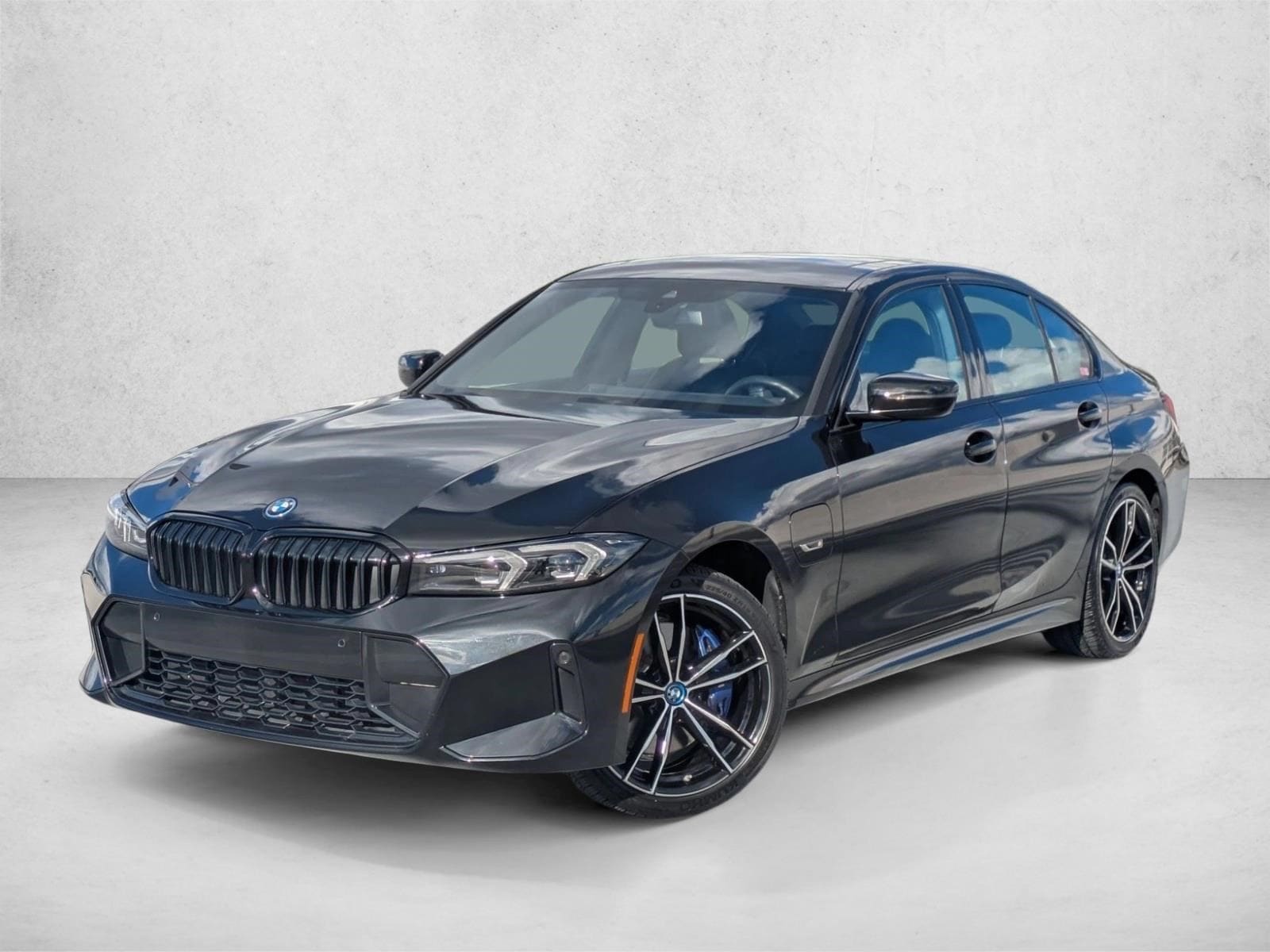 2023 BMW 3 Series 330e's photo