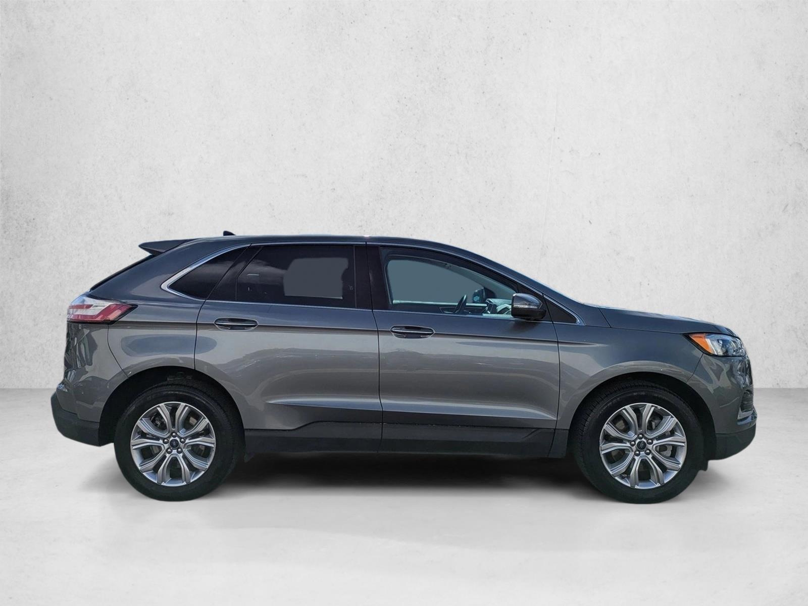 2022 Ford Edge Titanium photo 4