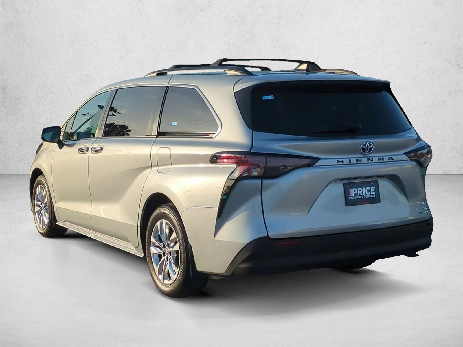 2024 Toyota Sienna XLE 7 Passenger photo 3