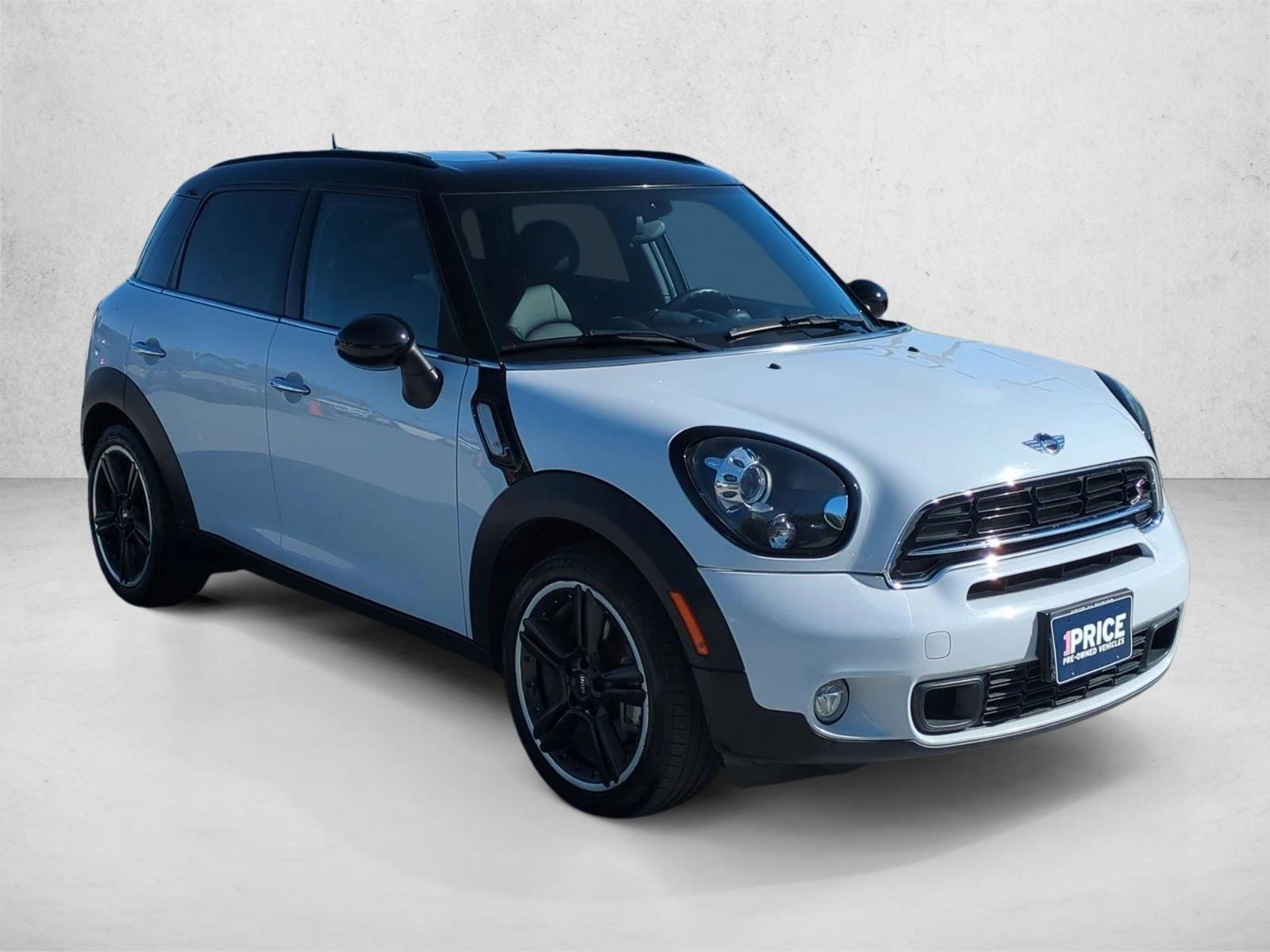 2016 MINI Countryman Cooper S photo 2
