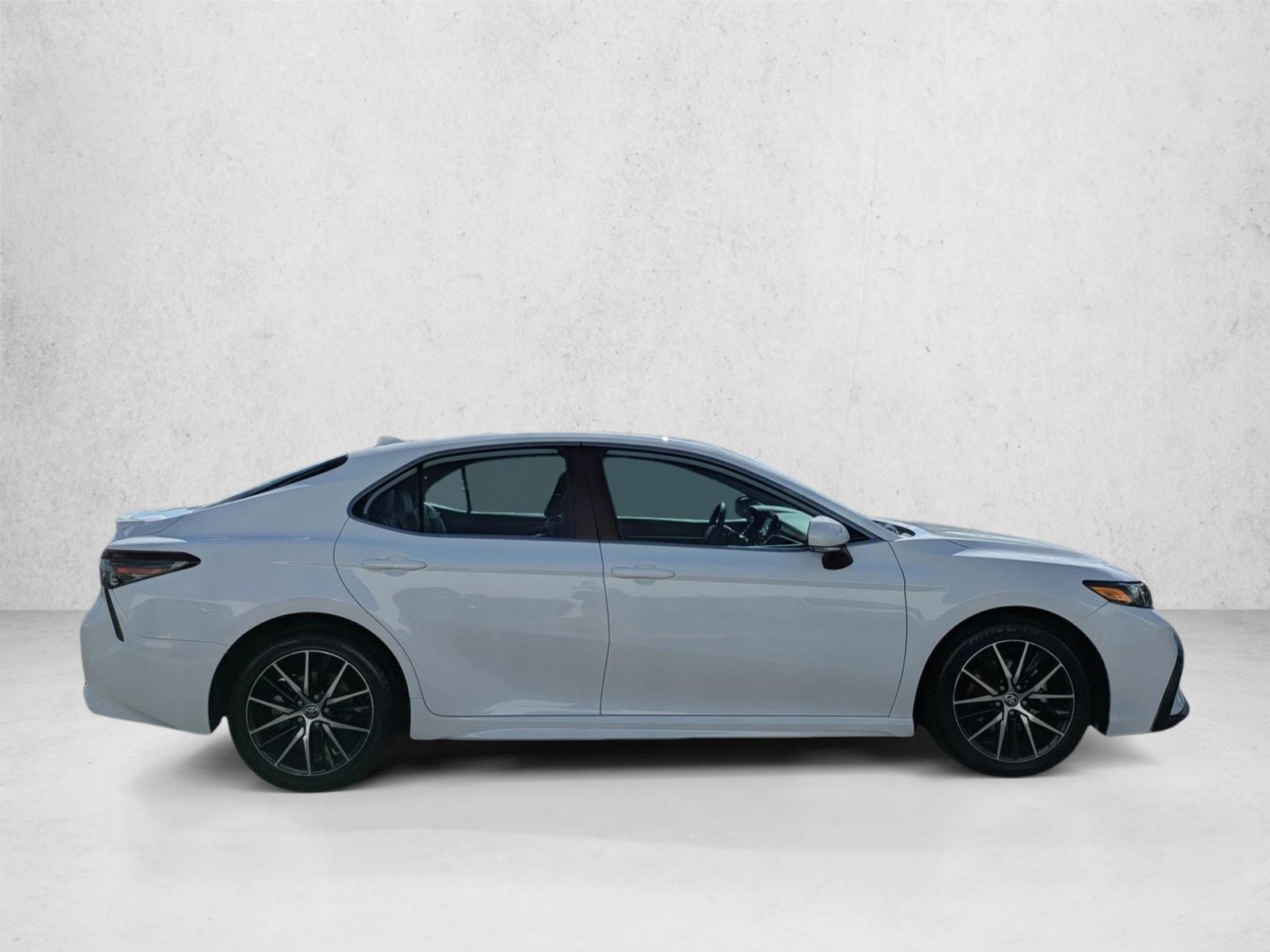 2023 Toyota Camry SE photo 4