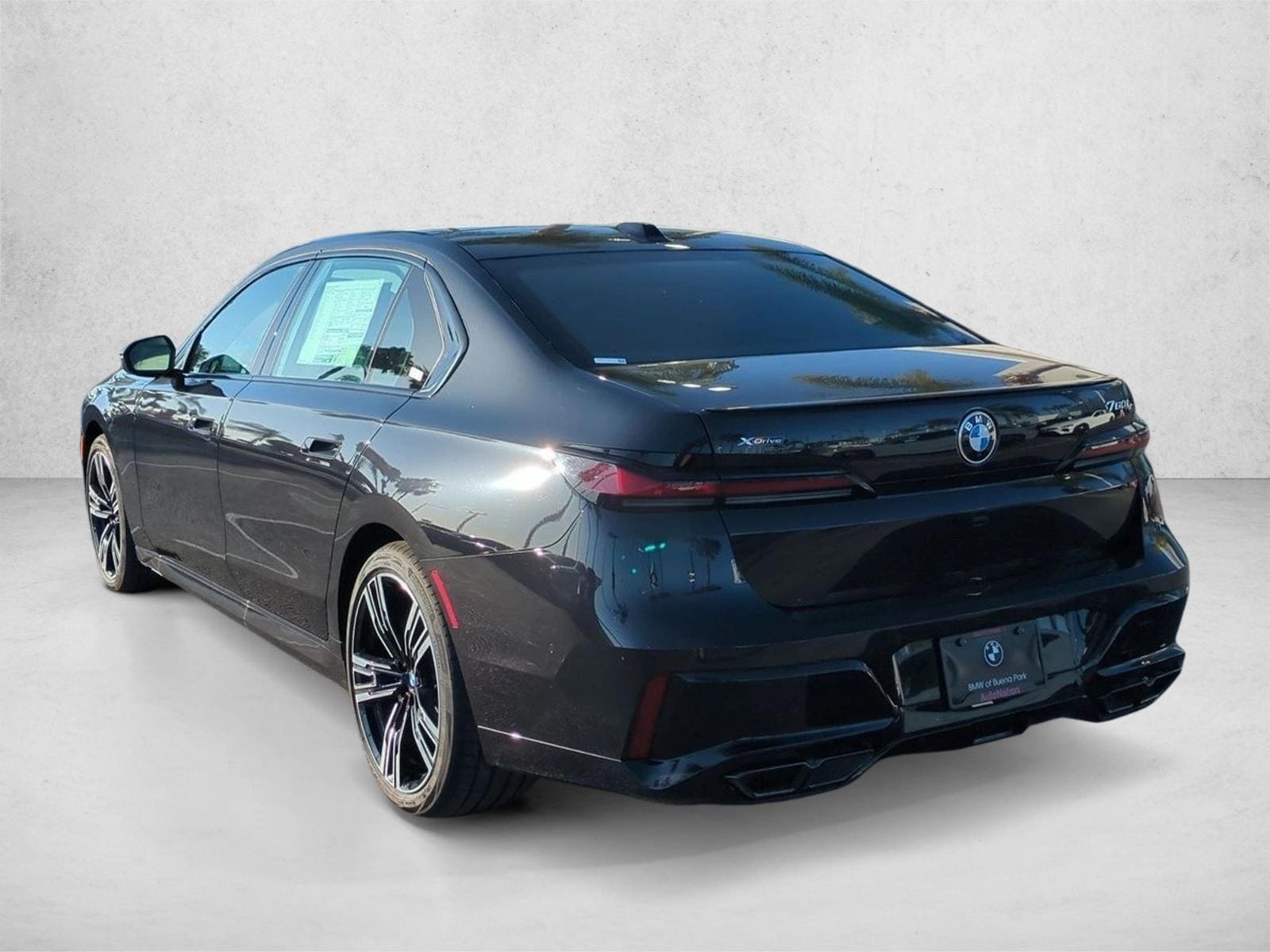 2025 BMW 7 Series 760i - Photo 9