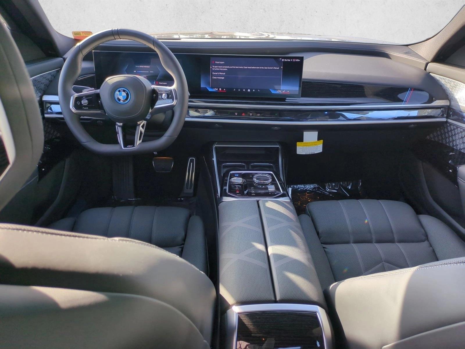 2025 BMW i7 60 - Photo 15
