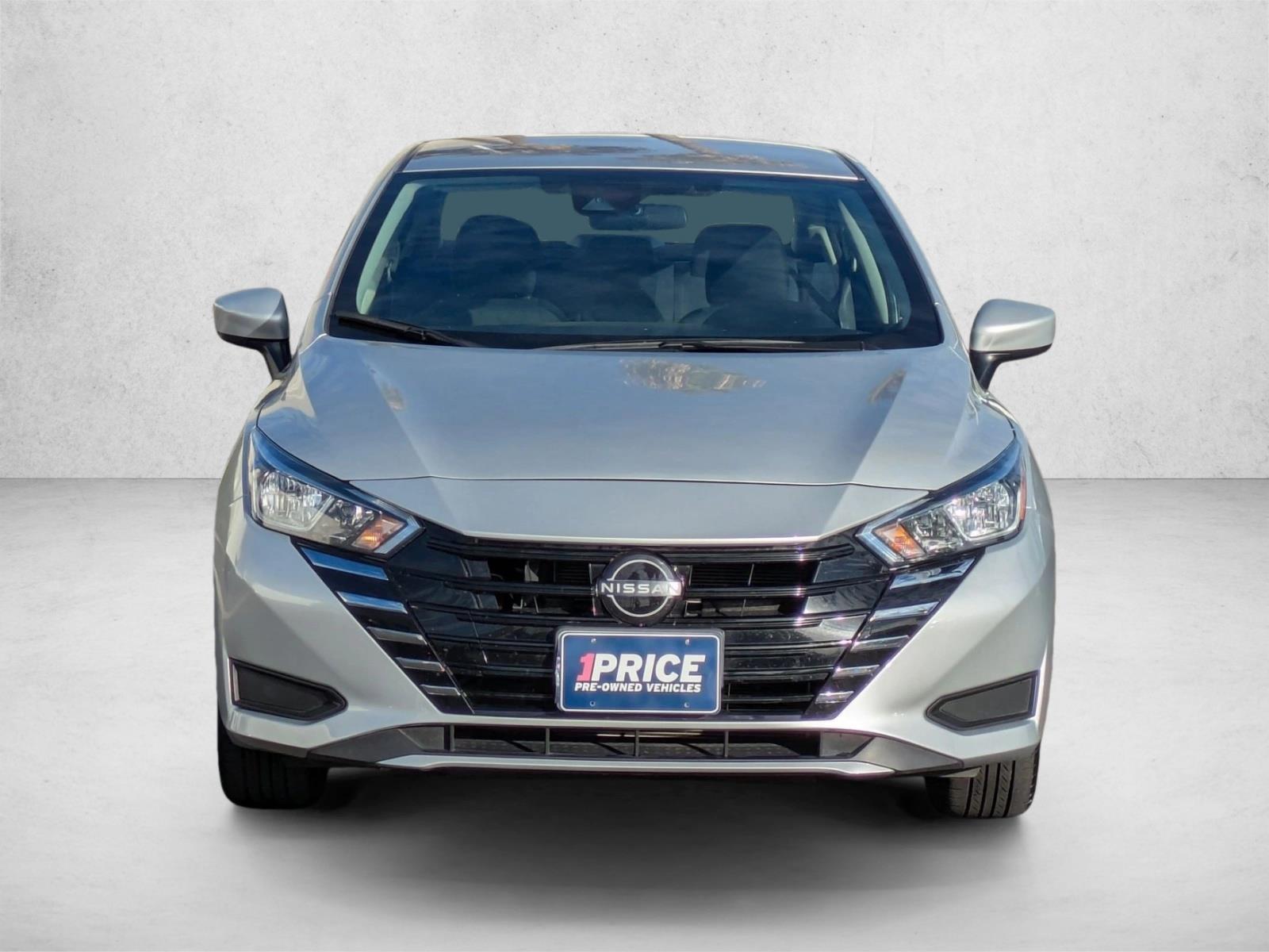 2024 Nissan Versa 1.6 SV photo 2