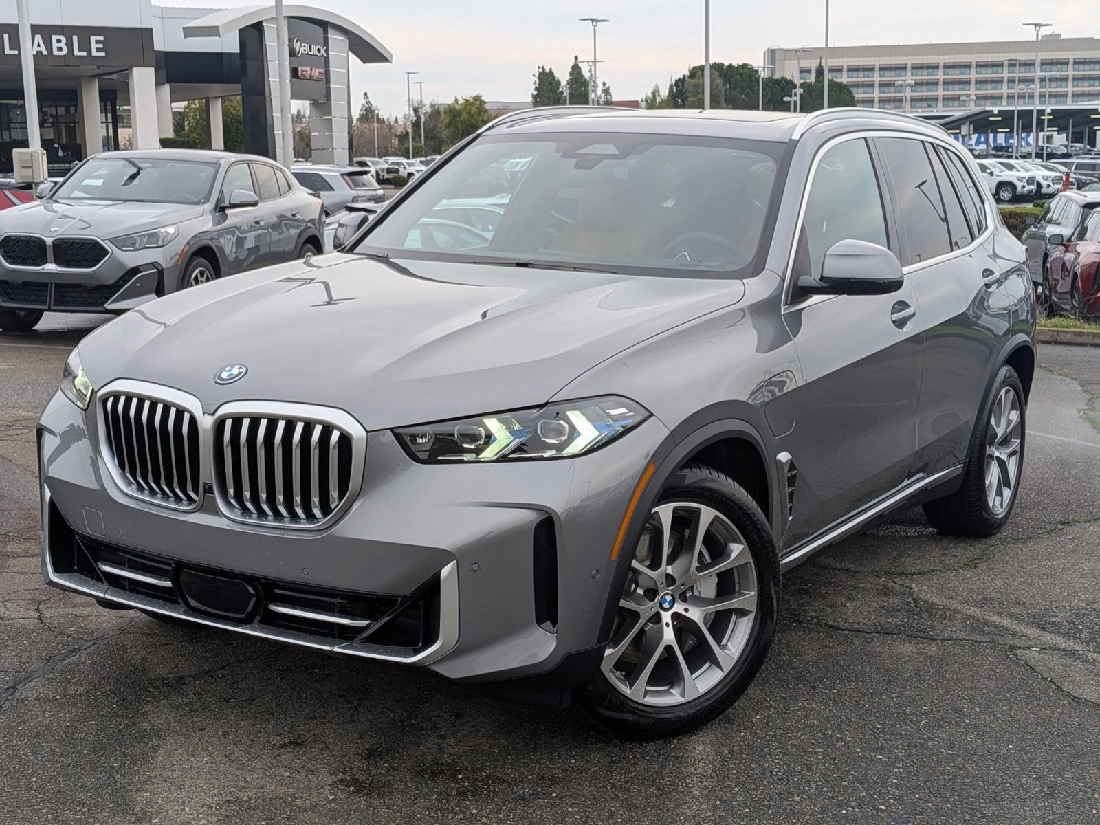 2026 BMW X5 50e's photo