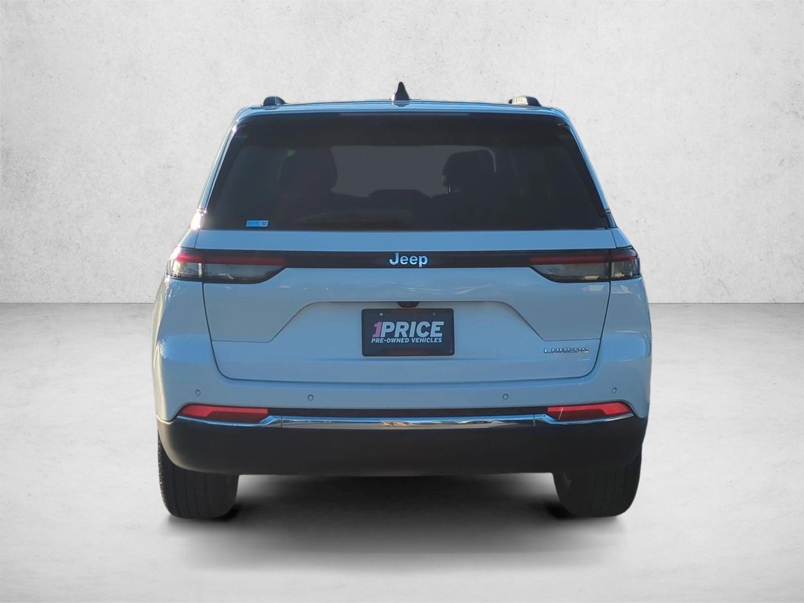 2023 Jeep Grand Cherokee Laredo photo 6