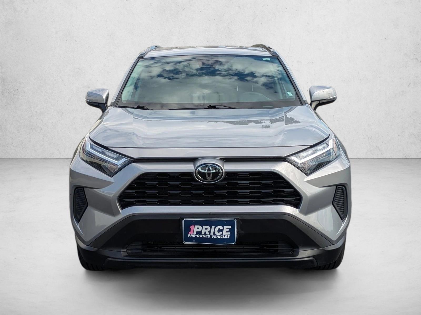 2024 Toyota RAV4 XLE photo 2