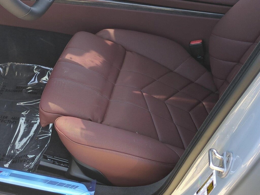 New 2026 BMW 750e xDrive Sedan