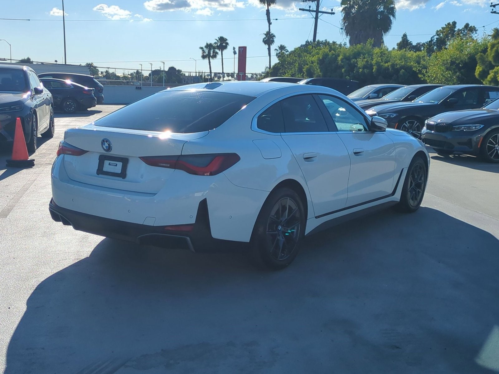 2023 BMW i4 eDrive35 photo 4