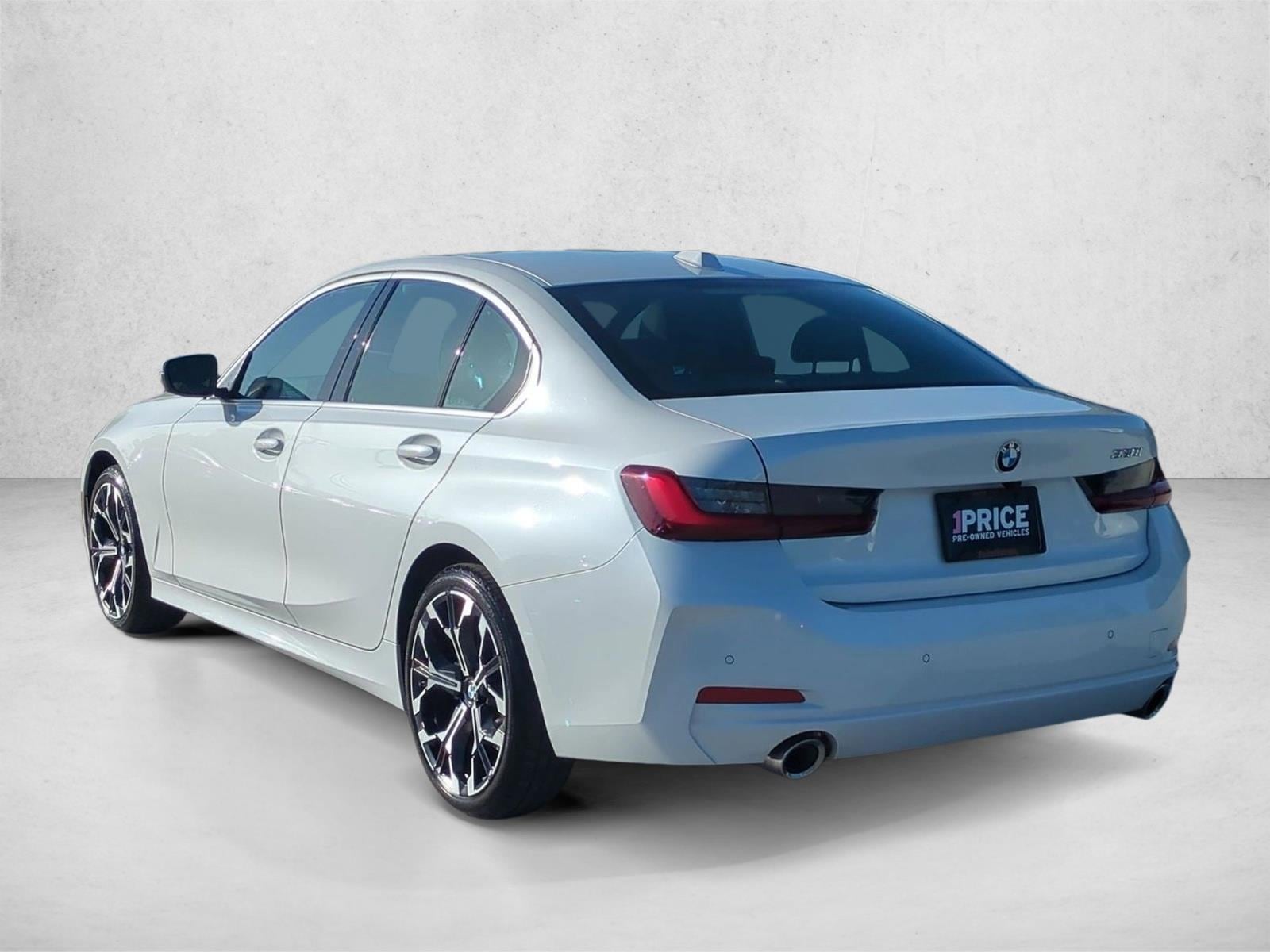 2025 BMW 330i photo 3