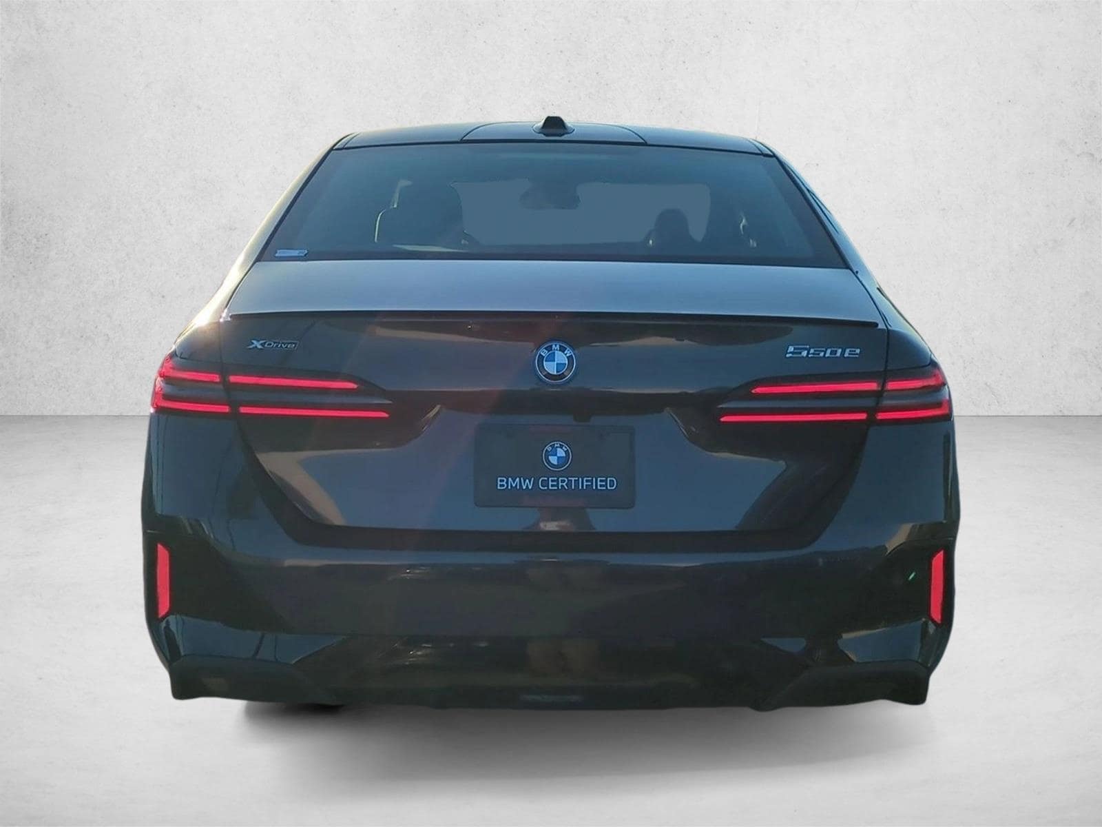 2026 BMW 550e xDrive photo 6