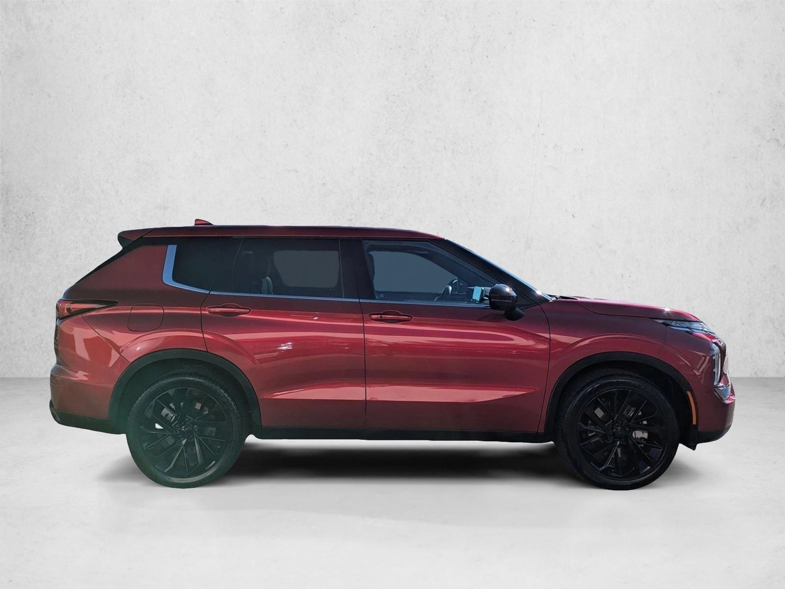 2023 Mitsubishi Outlander SE photo 4