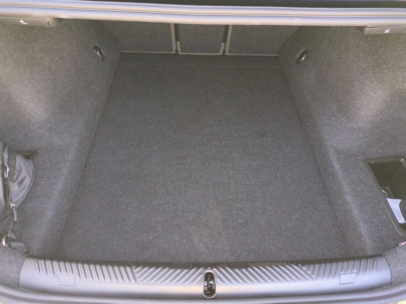 2026 BMW 550e xDrive photo 5