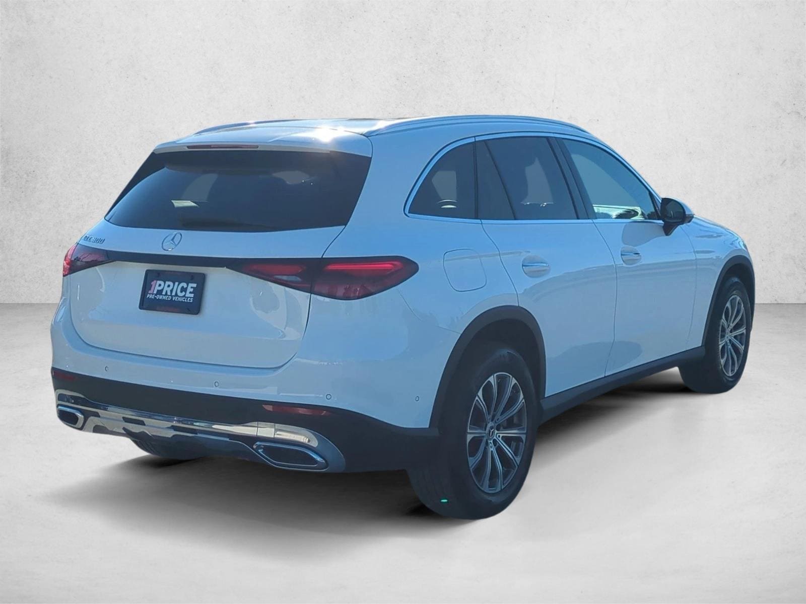 2025 Mercedes-Benz GLC 300 photo 4