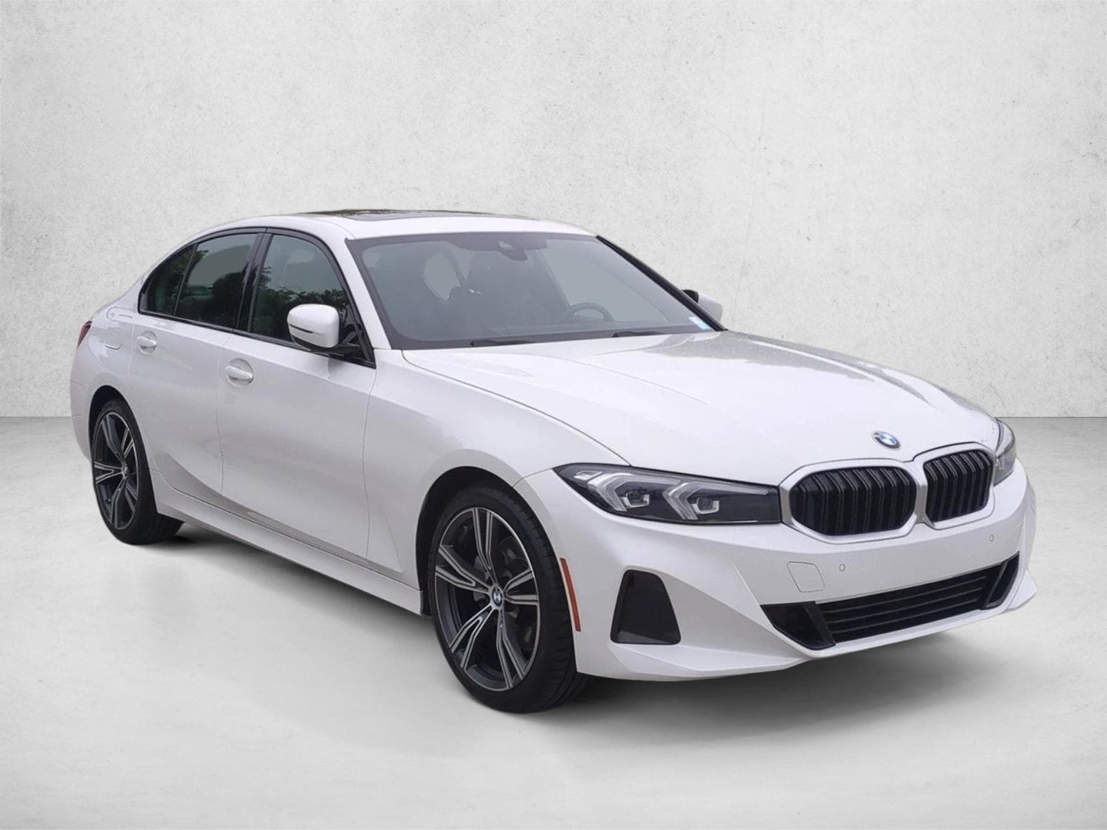 2023 BMW 330i photo 2