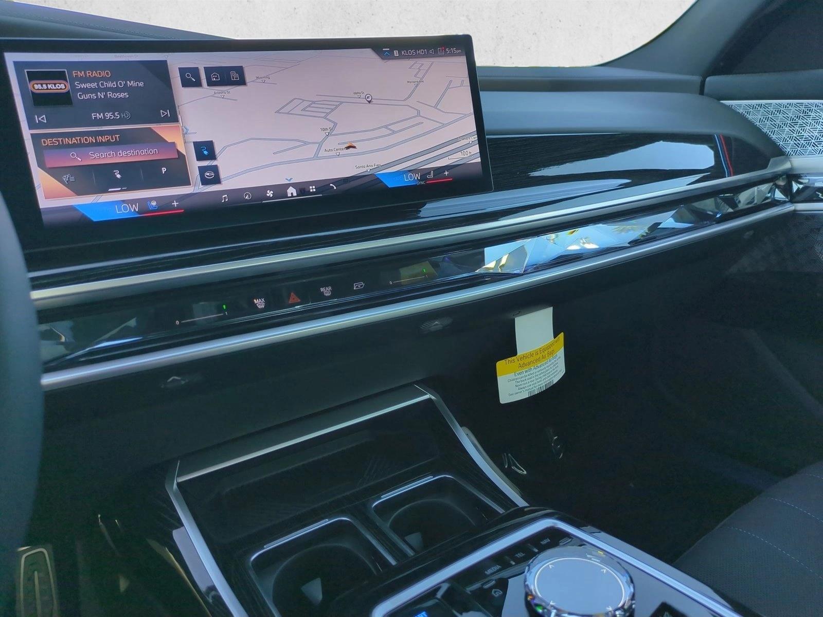 2025 BMW i7 60 - Photo 12