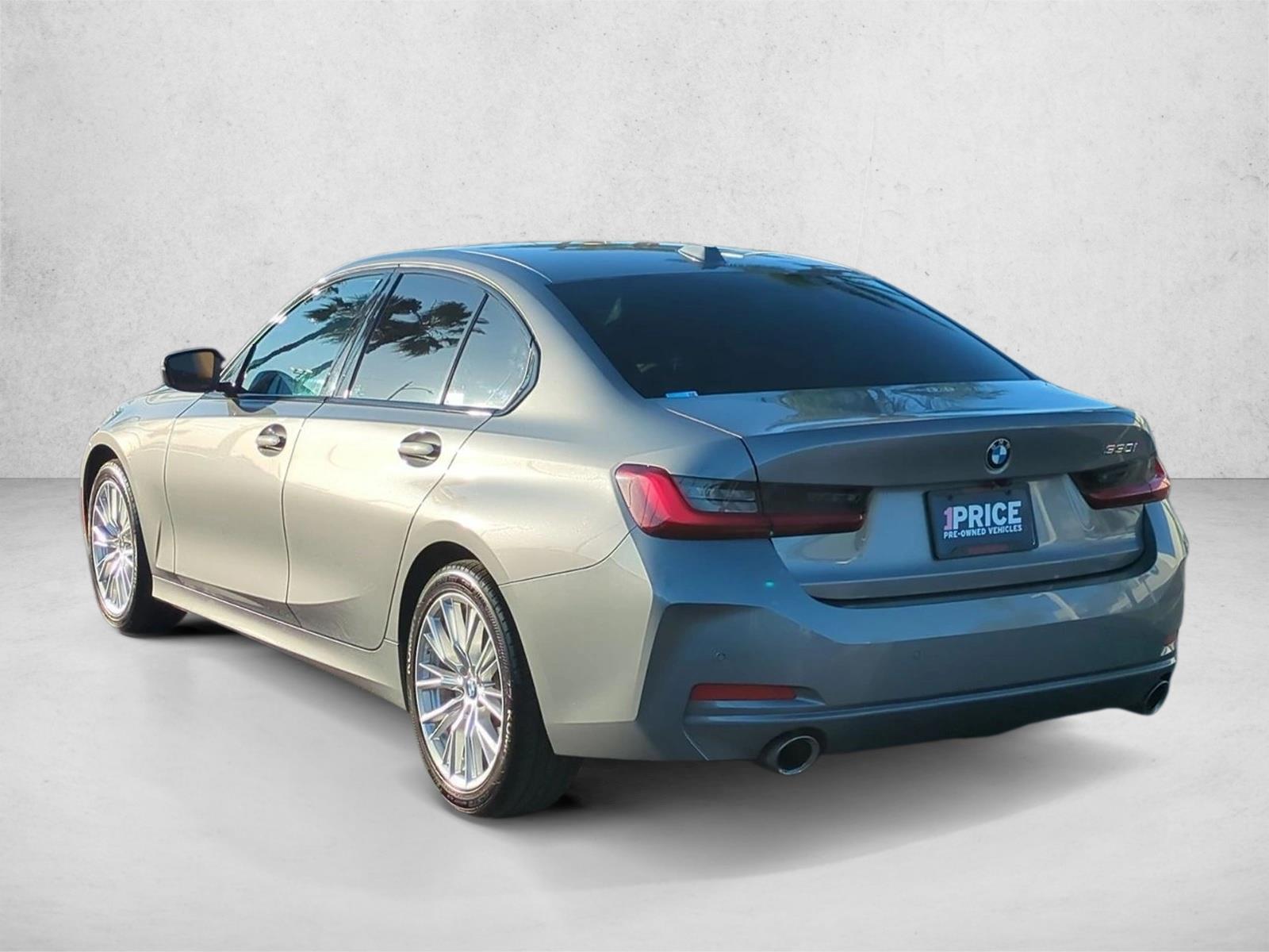 2023 BMW 330i photo 3