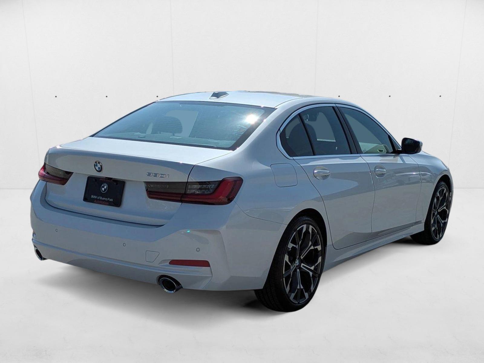 2025 Bmw 330i Sedan photo 2