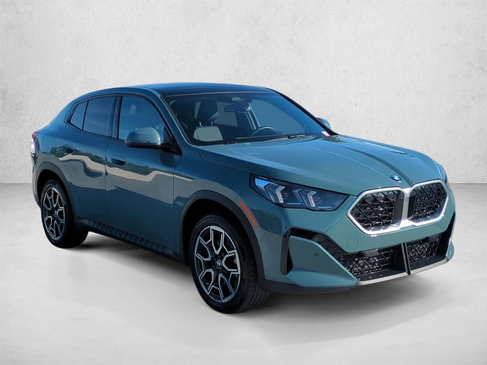 2025 BMW X2 xDrive28i photo 2