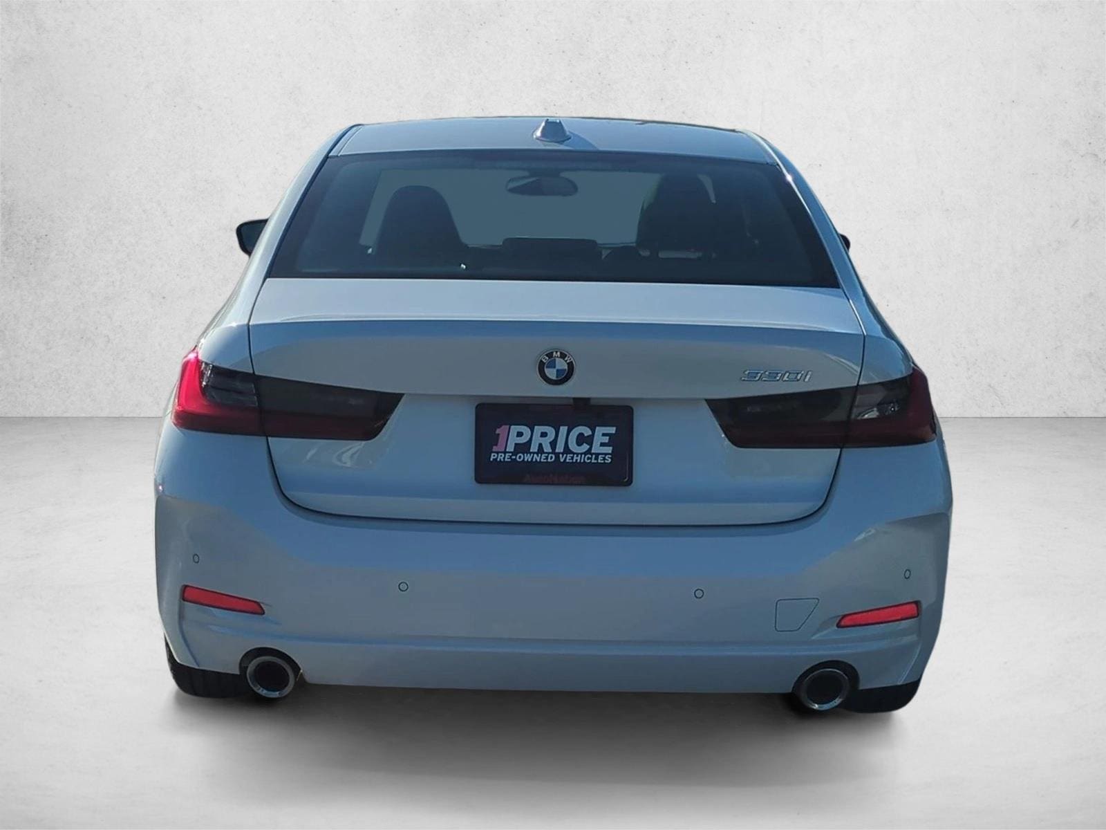 2025 BMW 330i photo 6