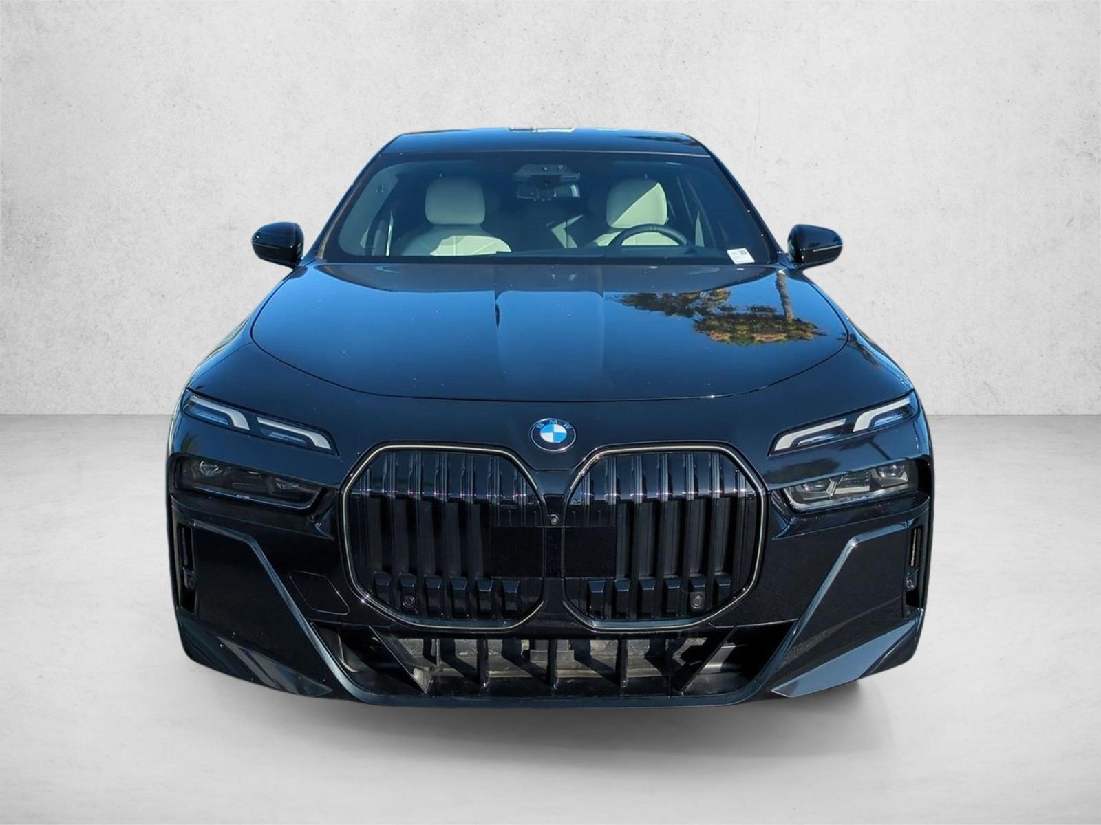 2025 BMW 7 Series 760i - Photo 6
