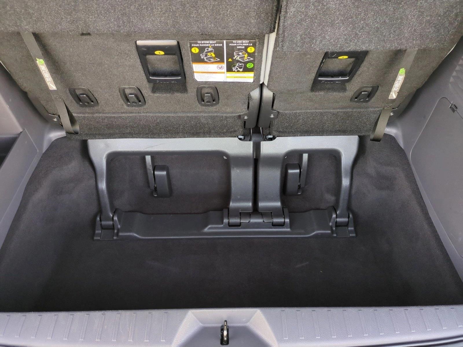 2024 Toyota Sienna XLE 7 Passenger photo 5