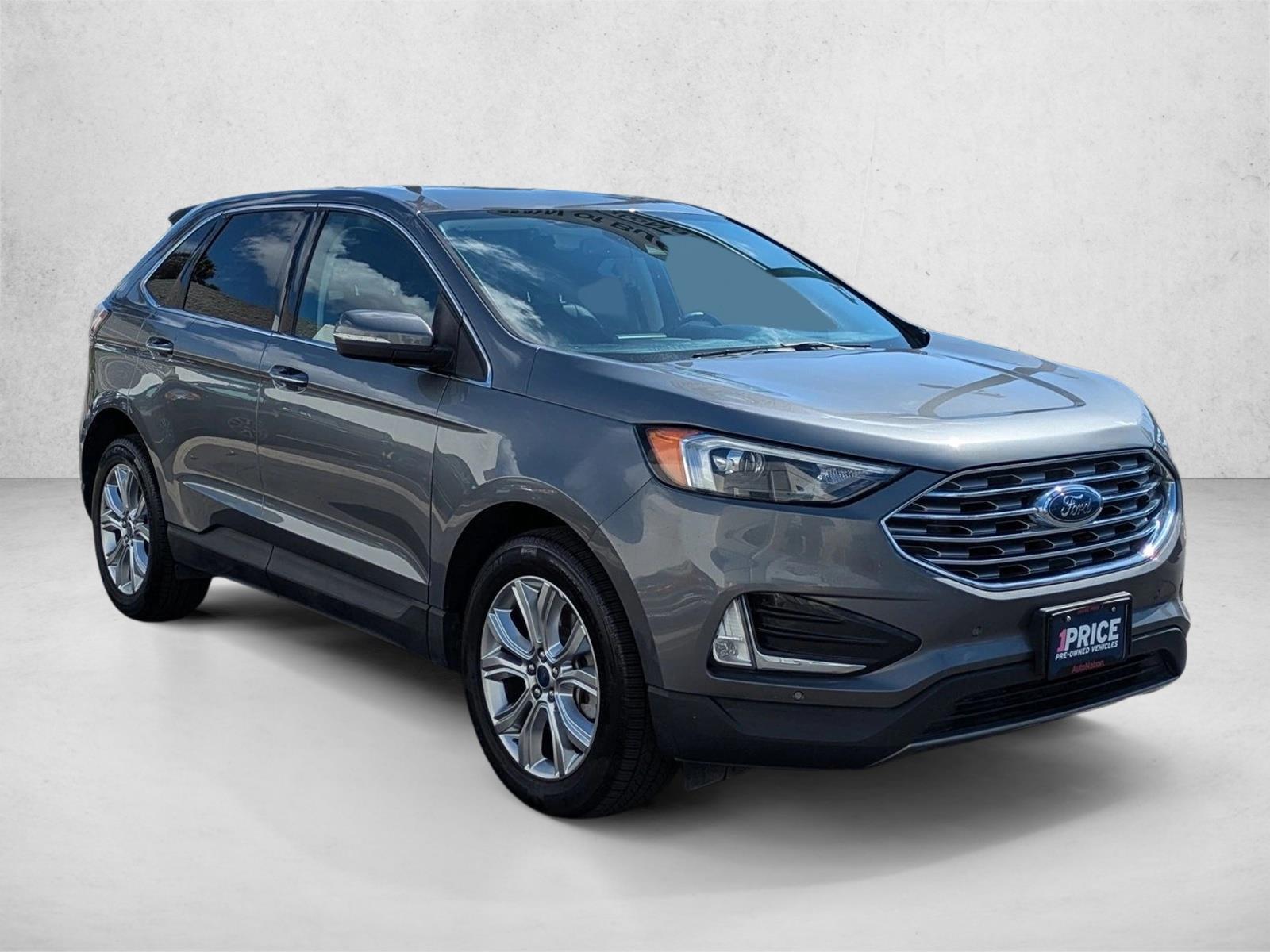 2022 Ford Edge Titanium photo 3