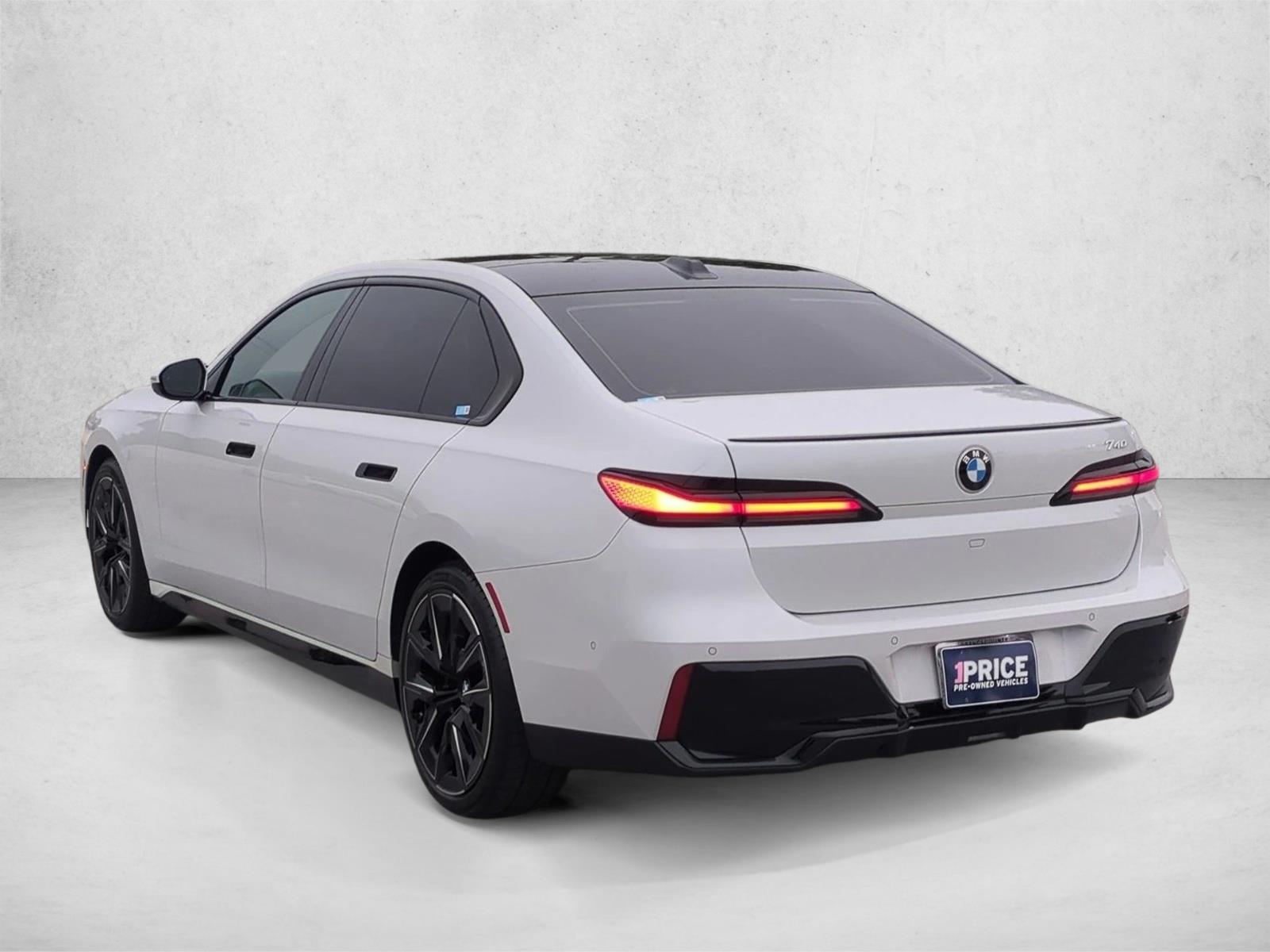 2023 BMW 740i photo 3