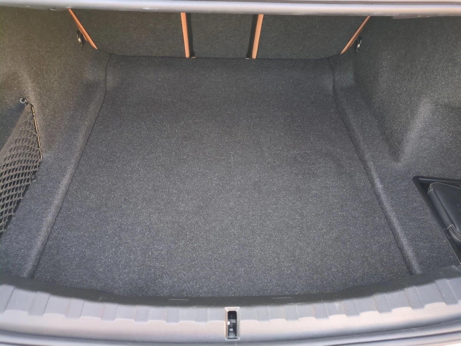 2025 BMW 330i photo 5