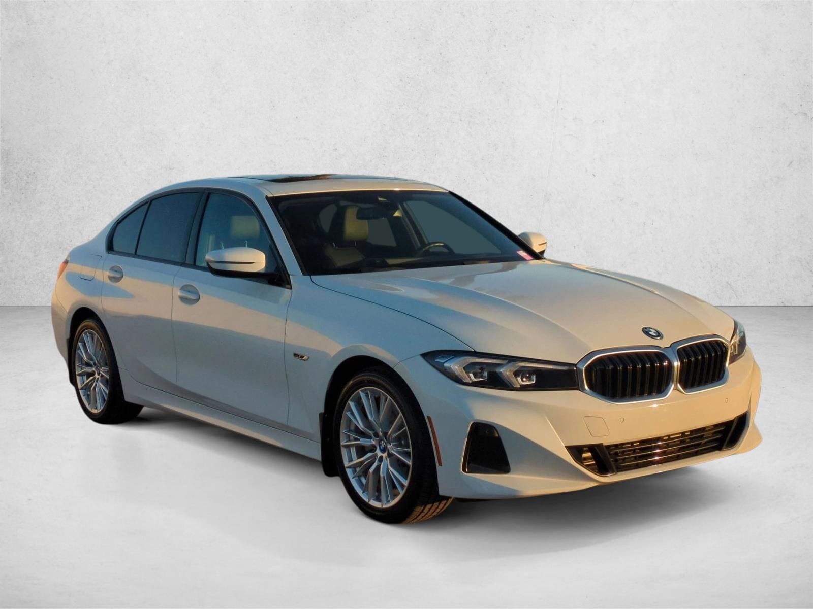 2023 BMW 330e photo 2