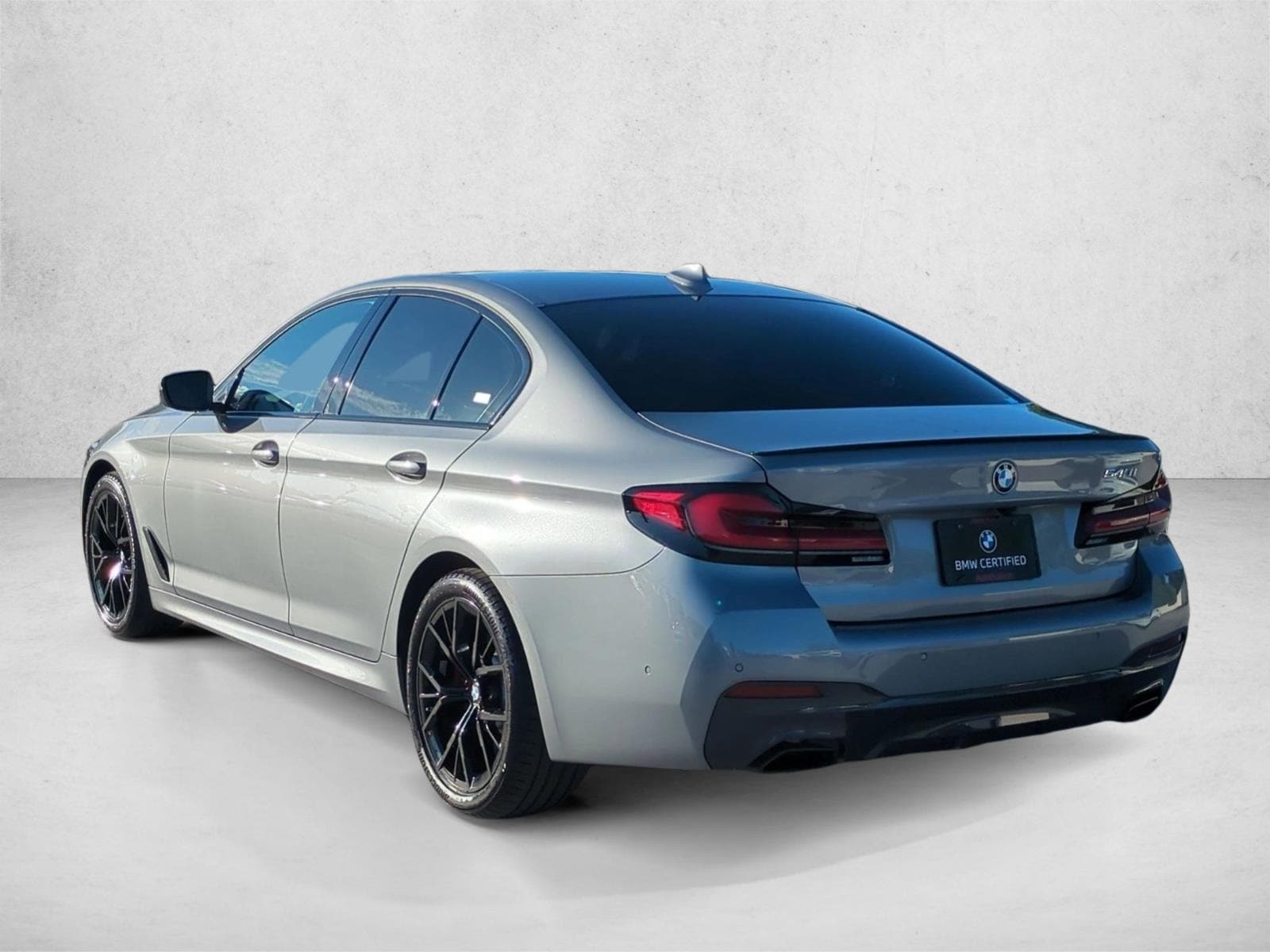 2023 BMW 540i photo 3