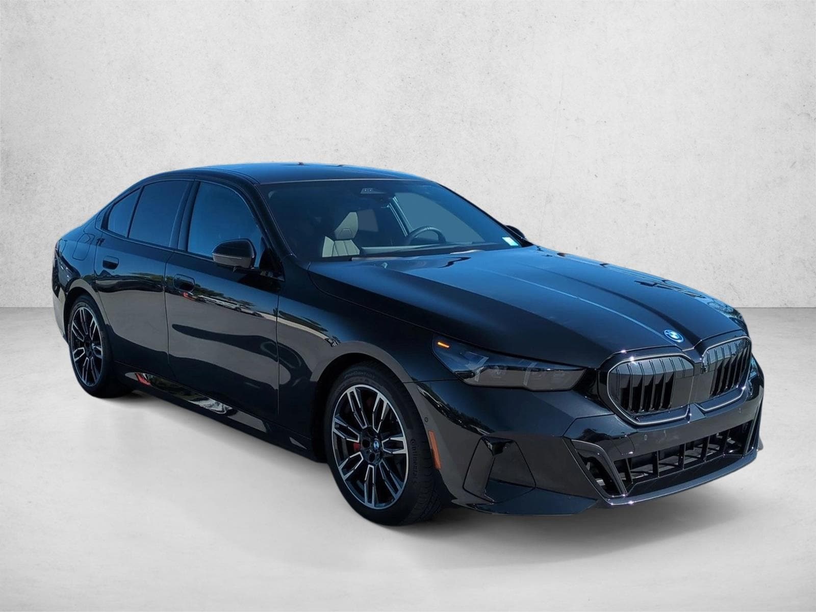 2026 BMW 550e xDrive photo 2