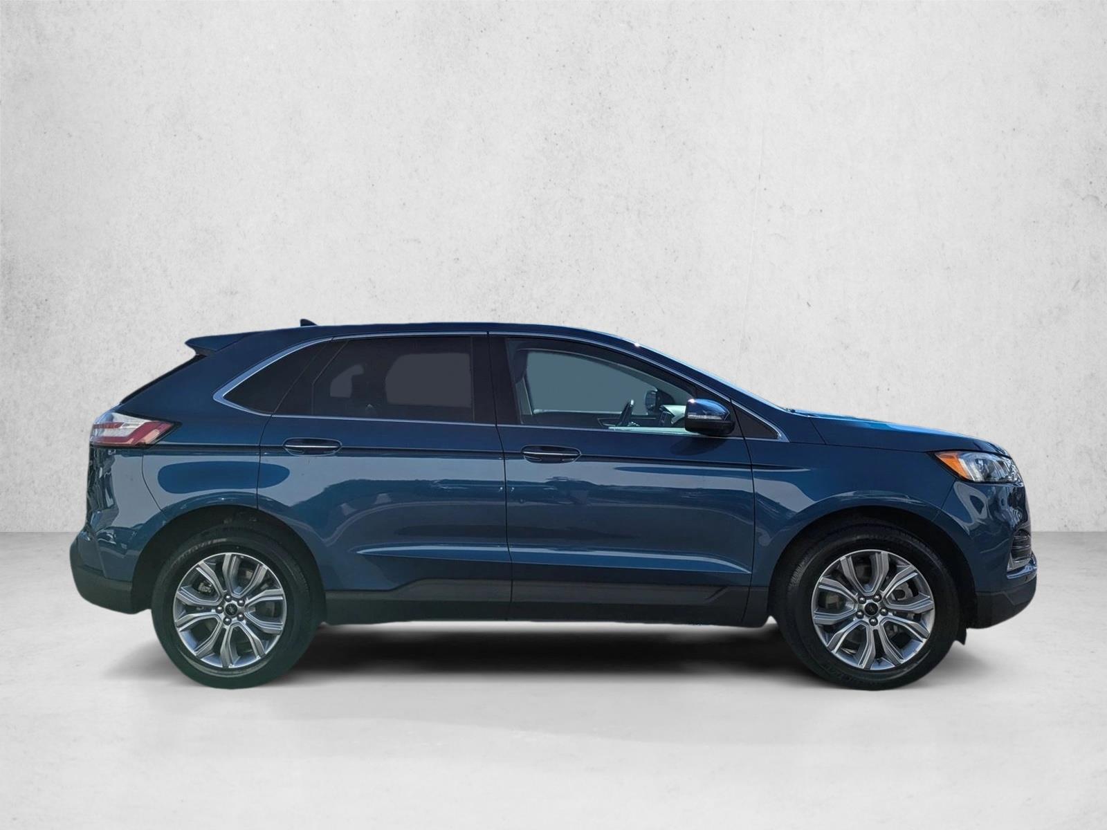 2023 Ford Edge Titanium photo 4