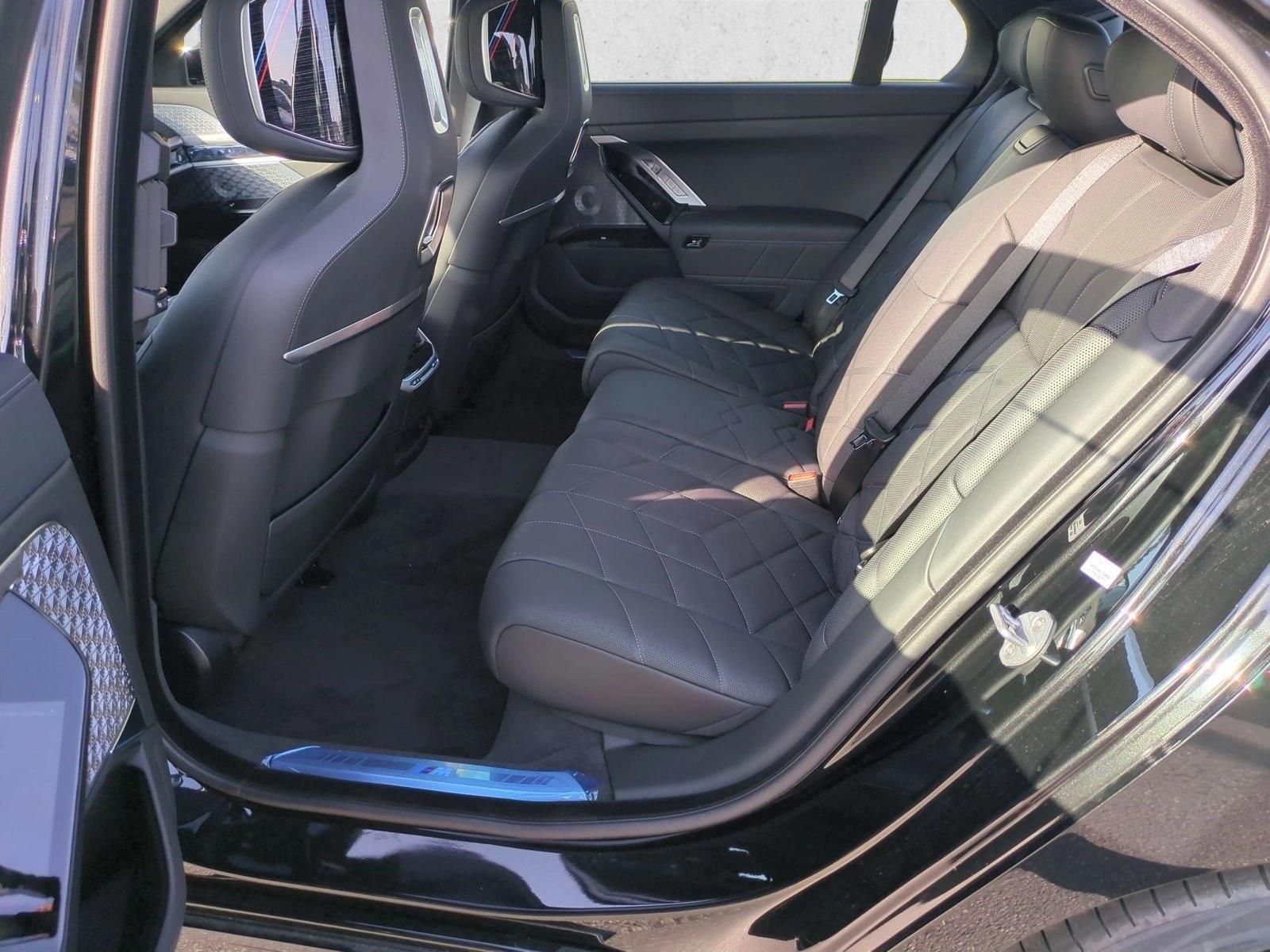 2025 BMW i7 60 - Photo 16