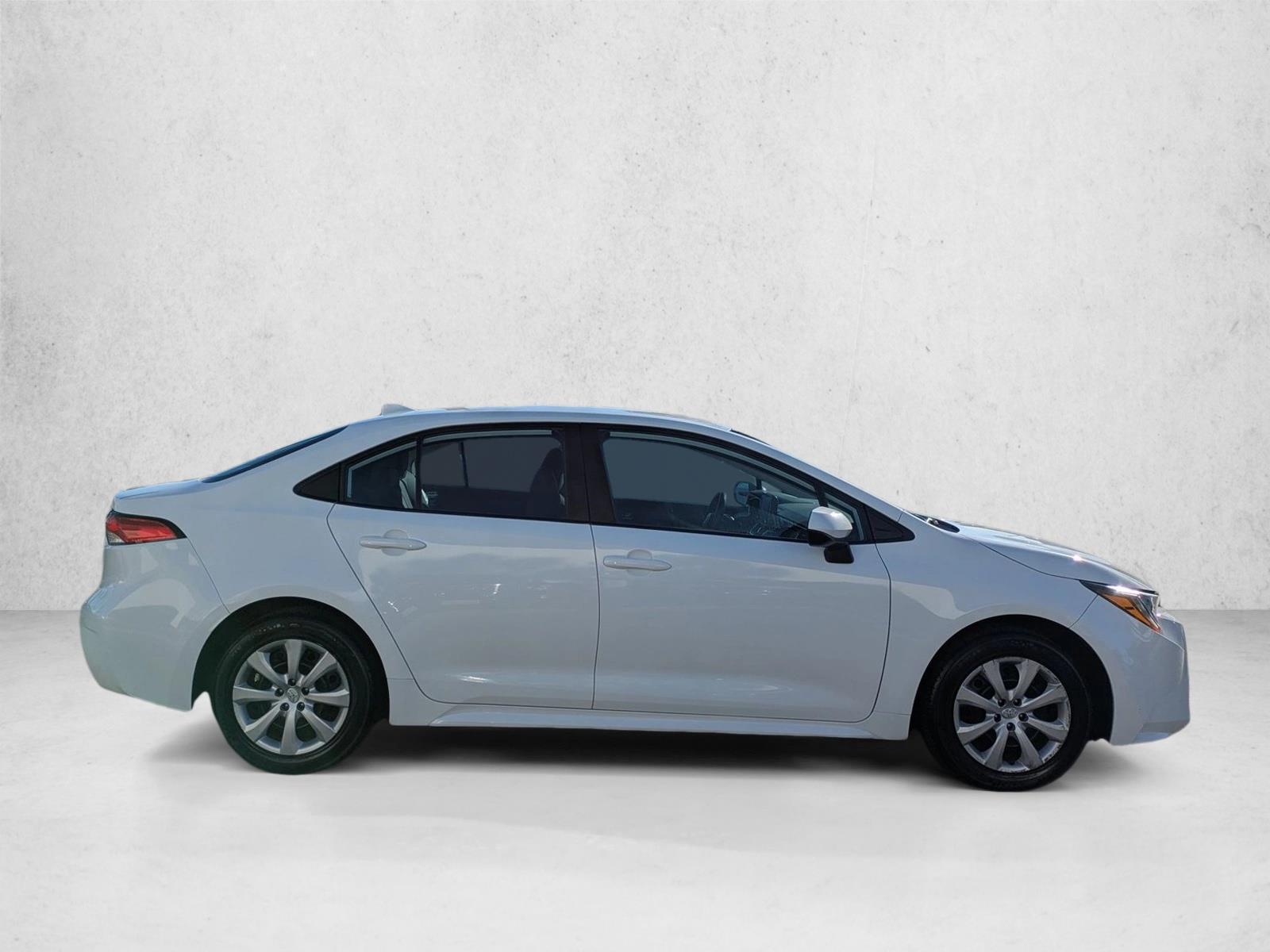 2022 Toyota Corolla LE photo 4