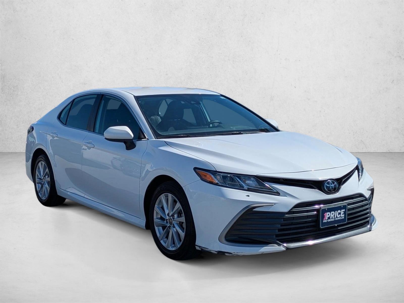 2023 Toyota Camry LE photo 3