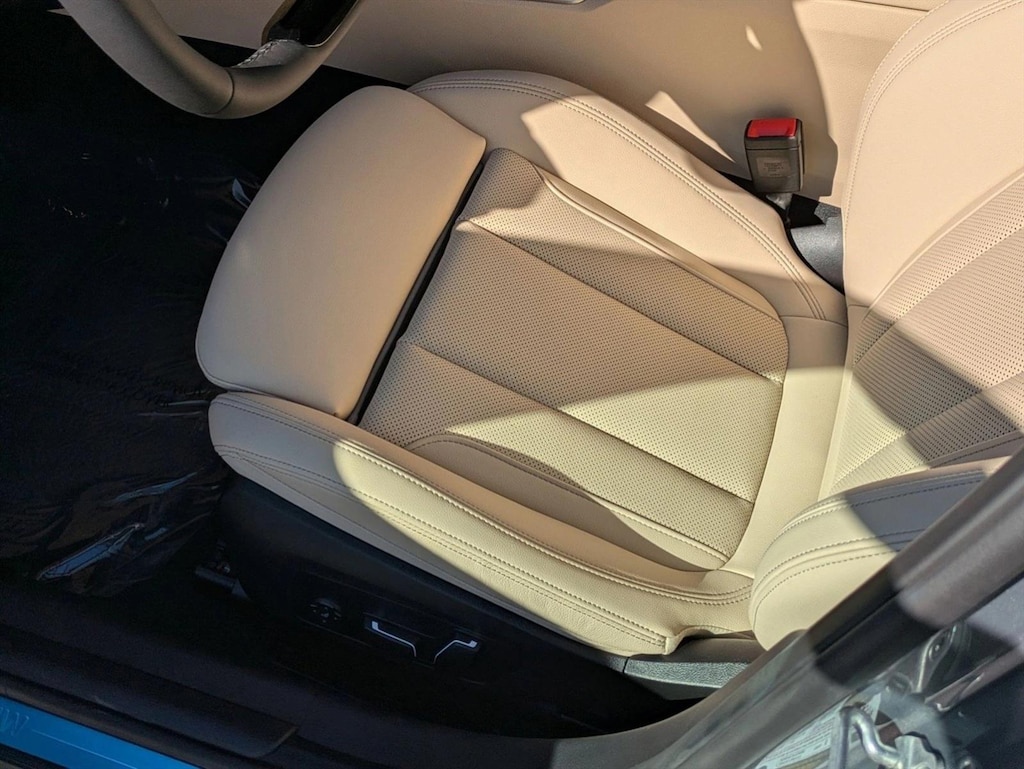 New 2025 BMW 330i Sedan